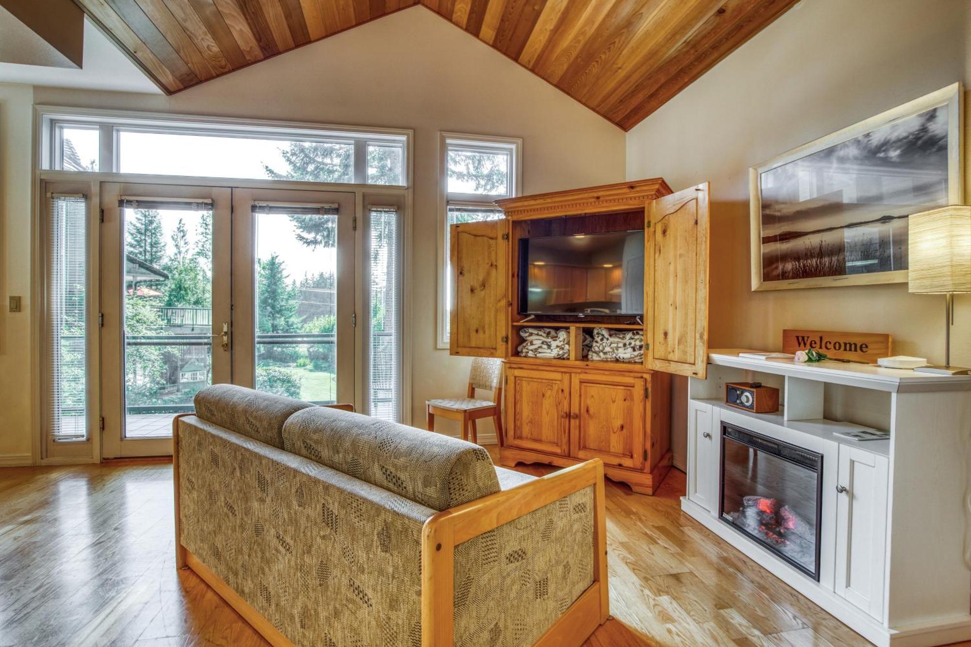 The Quintessa Cottage Clinton Экстерьер фото