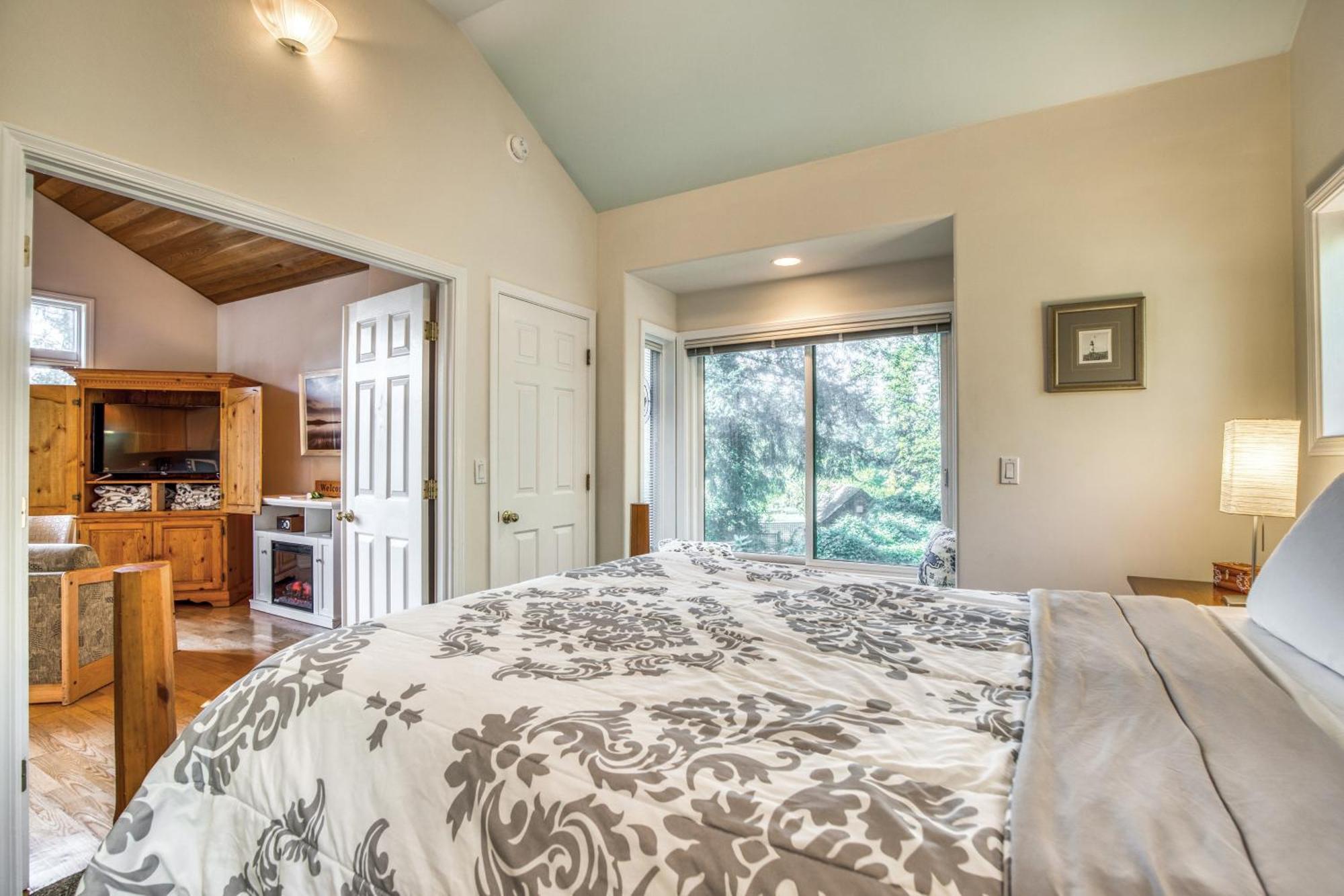 The Quintessa Cottage Clinton Экстерьер фото