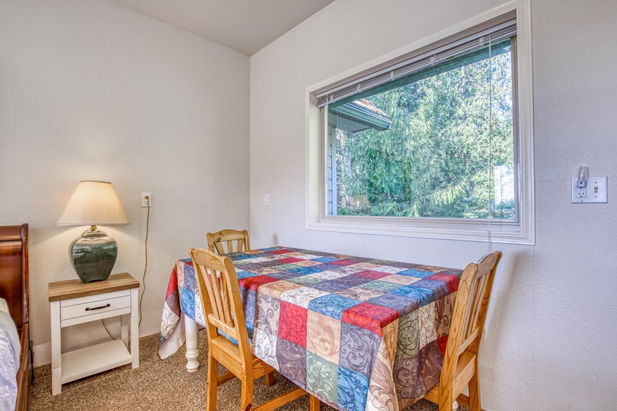 The Quintessa Cottage Clinton Экстерьер фото